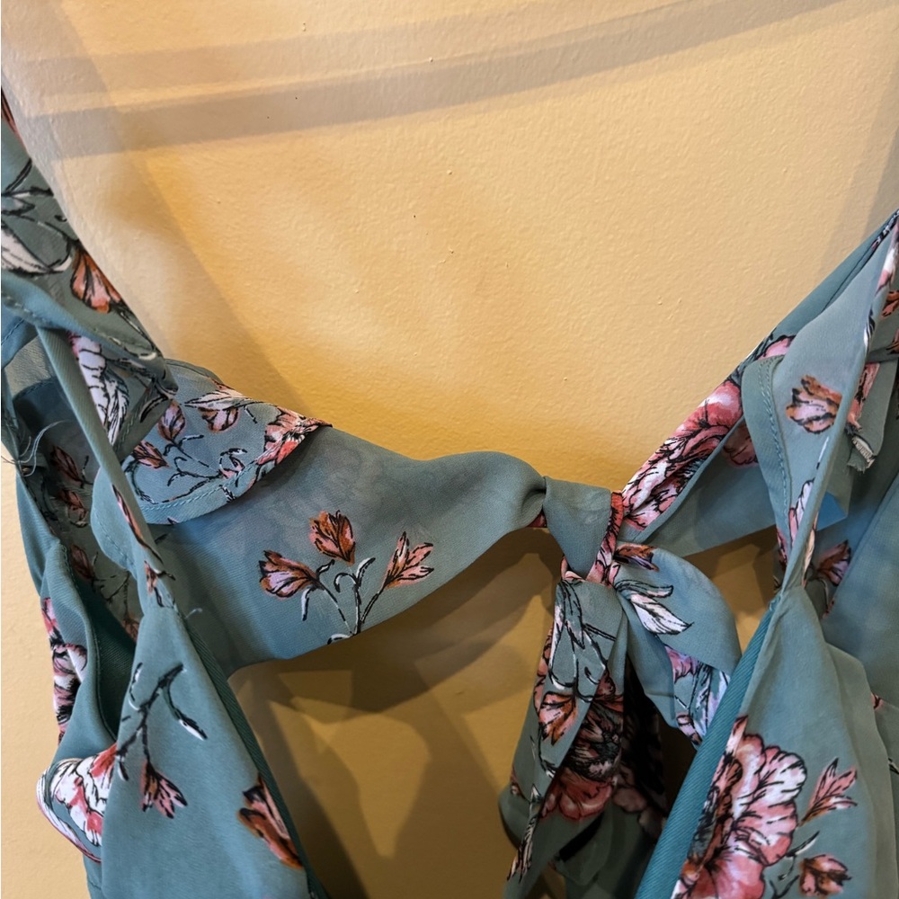 Floral Ruffle Sleeve Top - Picture 4 of 5